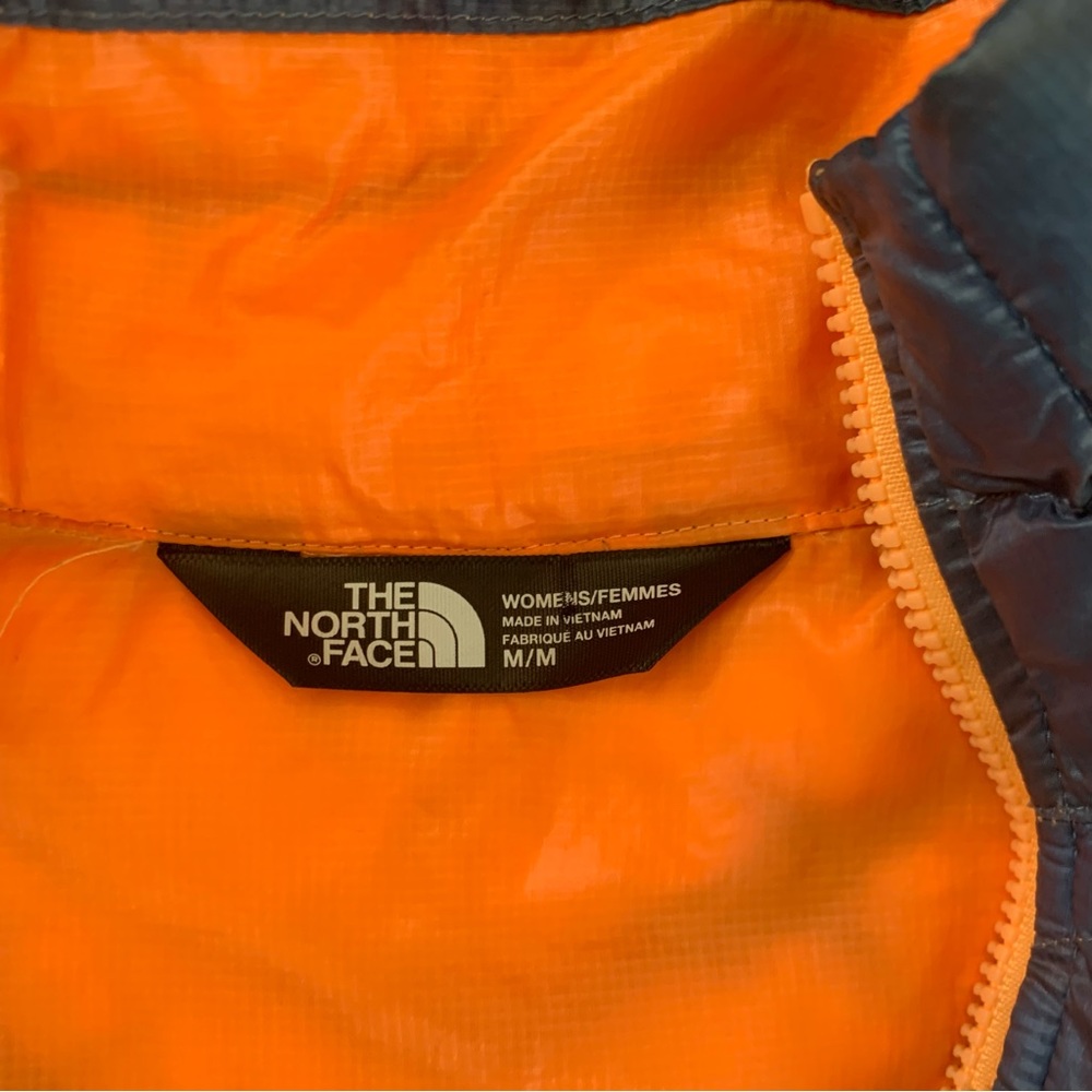 Last call! North Face blue quilted lightweight packable insulated jacket - Picture 9 of 10